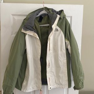 Women’s XL North Face ski jacket. Good condition. Zip out fleece.